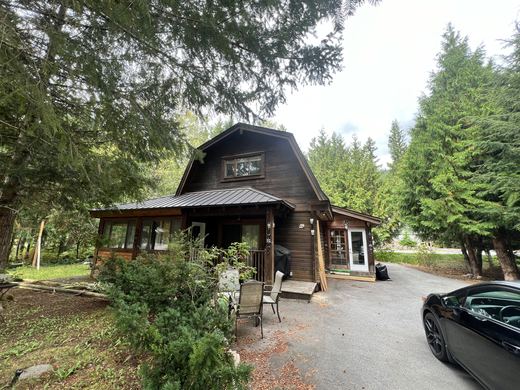 Front of the gambrel roofed log home at Black Tusk Village