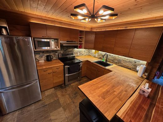 Kitchen with the live edge breakfast bar and seating for three